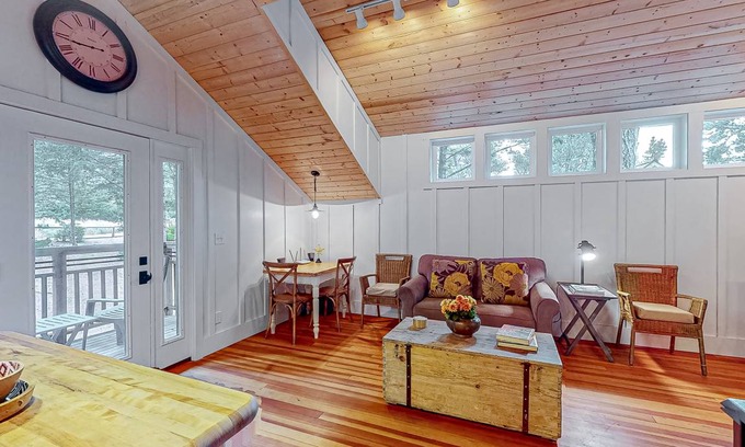 Shelter Cove Cottage | Cabin ∙ 1 bedroom ∙ 6 guests