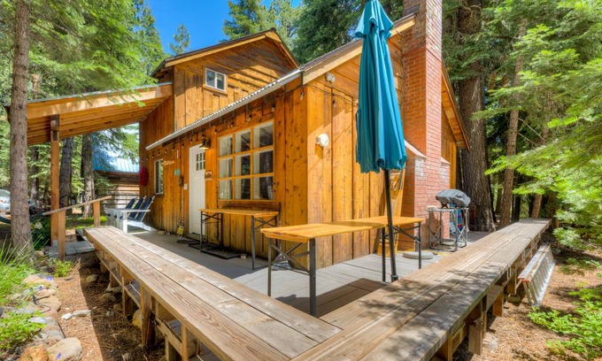 Tahoe Pines Cabin | Cabin ∙ 2 bedrooms ∙ 6 guests