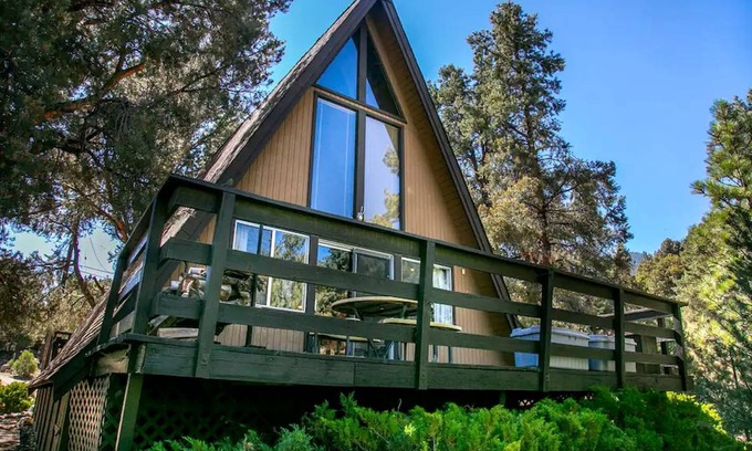 Pine Mountain Club Cabin | Cabin ∙ 2 bedrooms ∙ 4 guests