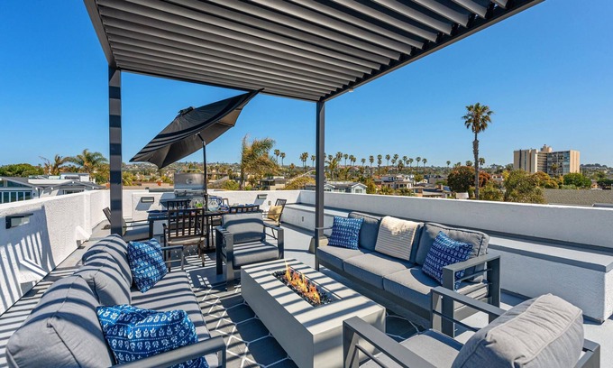 North Pacific Beach House | Casa Blanca | Pacific Beach Family Retreat