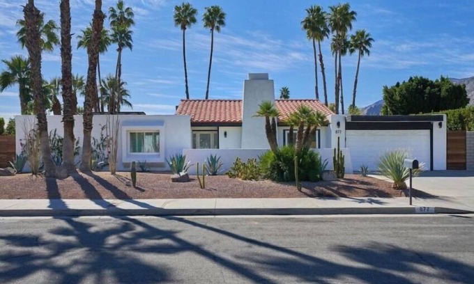 Uptown Design District House | CASA EL CID FAB HUGH KAPTOR DESIGNED DESERT DORADO