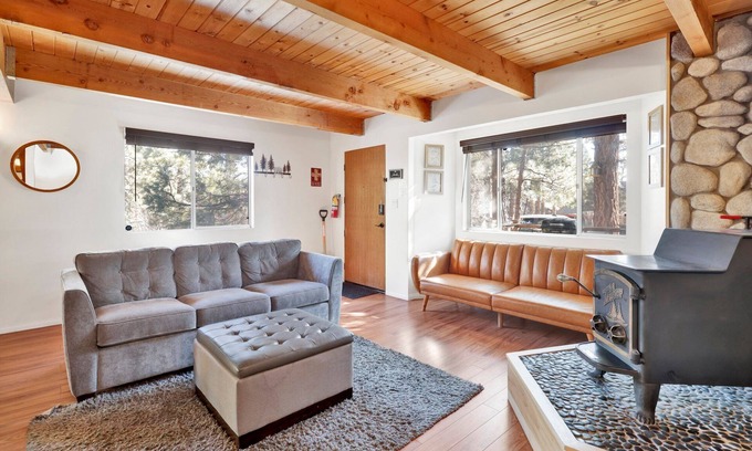 Sugarloaf Cabin | Cedar Chalet- Sugarloaf Retreat w/Hot Tub