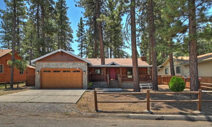 Fox Farm Cabin | Cedar Pines Cabin by Destination Big Bear : Close to Bear Mountain! Cable! Propane BBQ! Air Hockey! Internet! Fenced Yard!