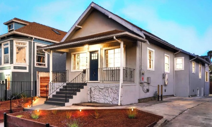 Emeryville House | Central Bright & Big 3Br 2Ba w/2 Parking Spaces!