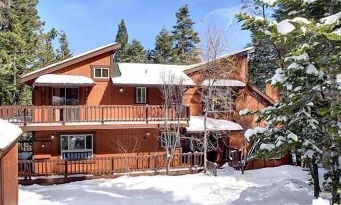 Upper Moonridge Cabin | 'Chalet Chocolate', Near Slopes Family-friendly Has Spa, Pool Table