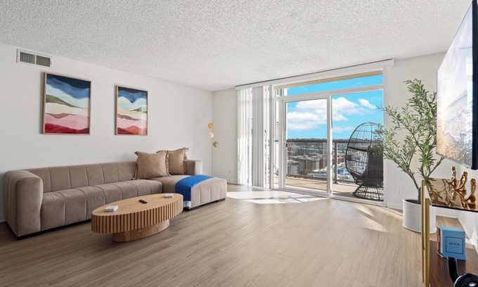 Marina Peninsula Apartment | Charming 1-bedroom apartment in fabulous Marina del Rey with WiFi, fitness room