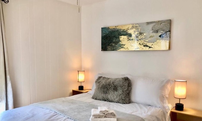 Ashland House | Charming 1BR w/ AC, Covered Deck & Outdoor BBQ