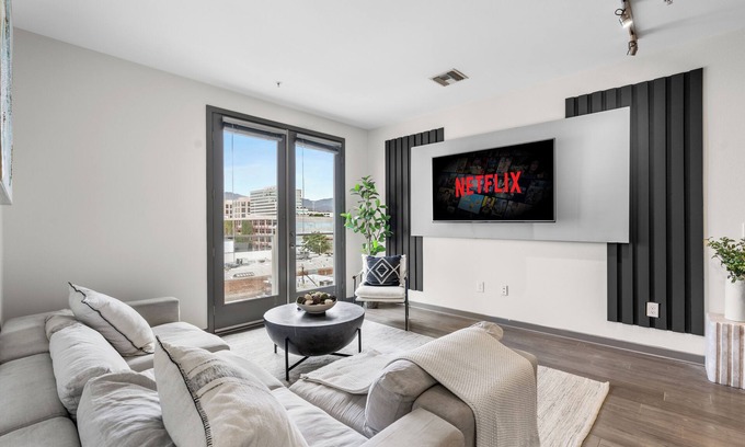 Vernon Apartment | Charming 2-bedroom apartment in serene Vernon with fitness room, WiFi