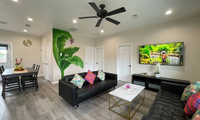 Garden Grove House | Charming 3-bedroom house Tropical theme delightful Garden Grove