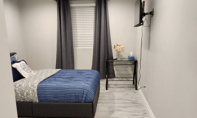 Park Mesa Heights House | Charming 3-bedroom house with WiFi and AC in gorgeous Los Angeles