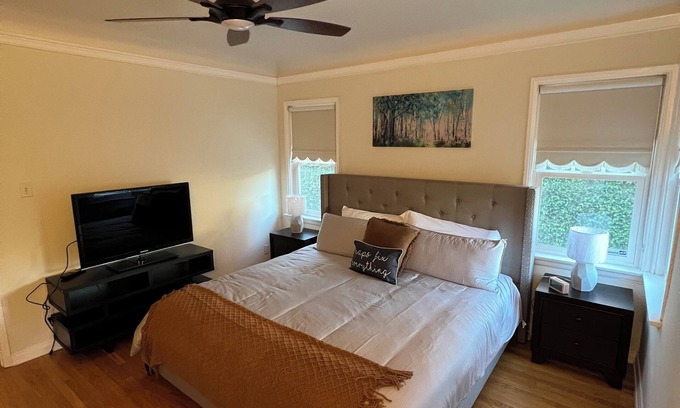 Sherman Oaks House | Charming 3-bedroom house in gorgeous Los Angeles with WiFi, AC