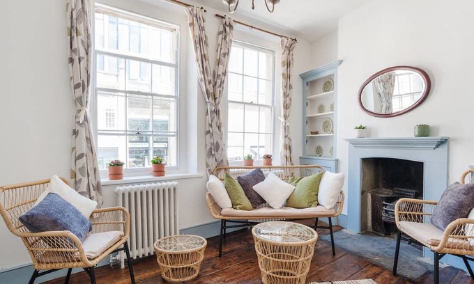 Spitalfields Apartment | Charming 3Bed House w/Private Terrace in Shoreditch