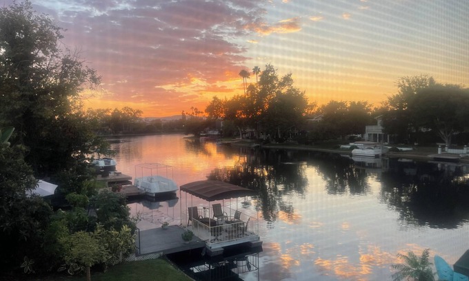 Lake Forest House | Charming 4-bedroom house On the Lake with Boat and deck