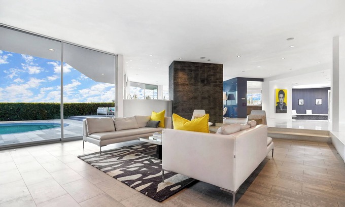 Hollywood Hills West Villa | Charming 4-bedroom villa with WiFi and fitness room in Los Angeles