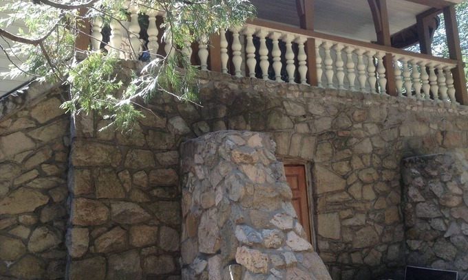 Lake Arrowhead House | CHARMING 5 BEDROOOM/5 BATH FAMILY RETREAT IN THE HEART OF ARROWHEAD/LAKE RIGHTS