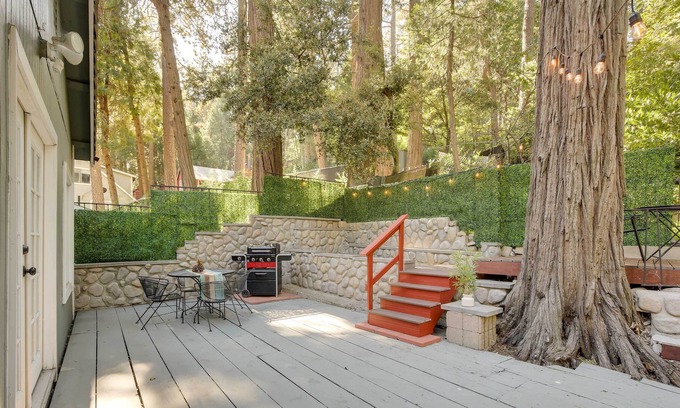 Crestline House | Charming Crestline Home: 1 Mi to Lake Gregory!