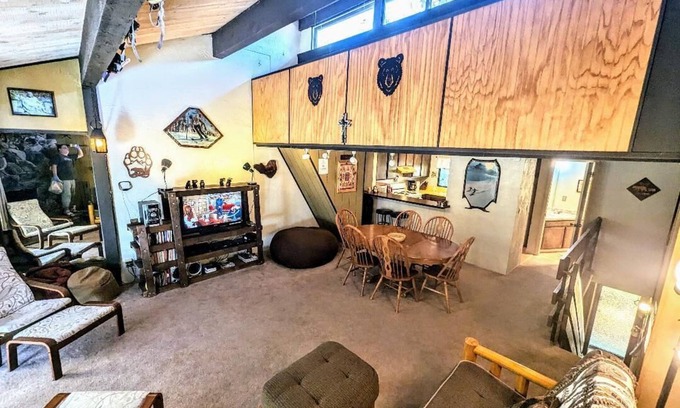 Big Bear Lake Condo | Charming Forest Retreat – Steps from Snow Summit Slopes
