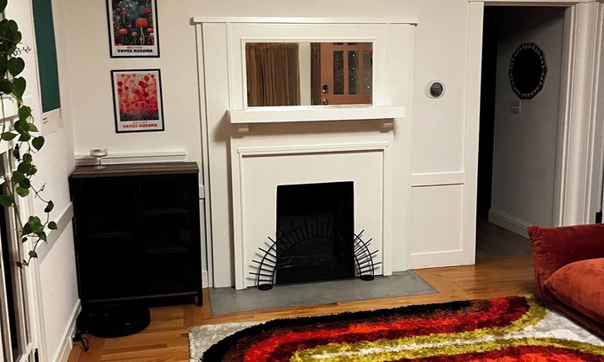 Oakland House | Charming, private 3BR cottage with WiFi, A/C, full washer & dryer in Oakland