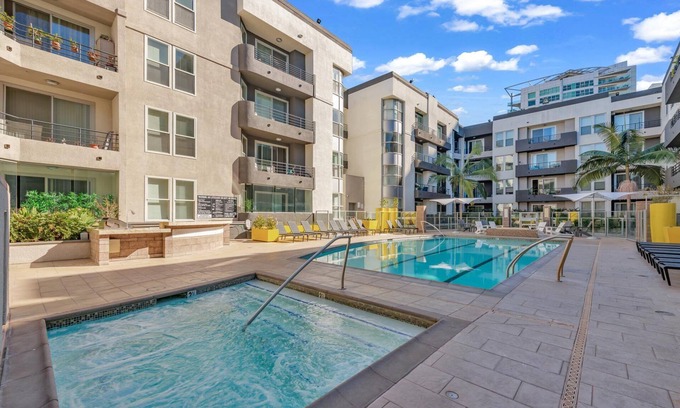 Del Rey Apartment | Charming Studio · Free Parking · Pool · Gym · Hot Tub · BBQ · Workspace
