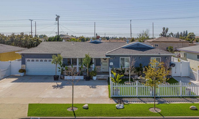 Midway City House | Cheerful and Cozy Home in heart of Orange County , 5 mins Disneyland and Beaches