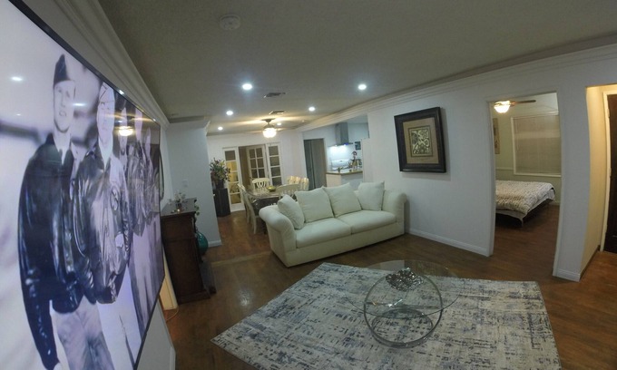 Harbor House | Cheerful Spacious Accessible House