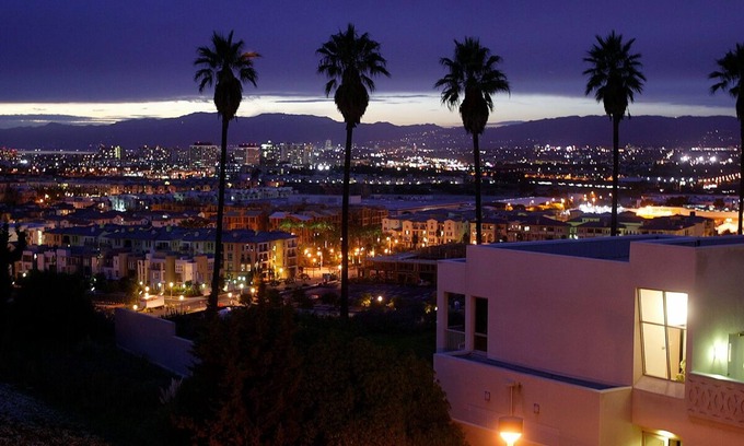 West Hollywood Apartment | Chic 1-bedroom with AC, fitness room, WiFi in vibrant West Hollywood