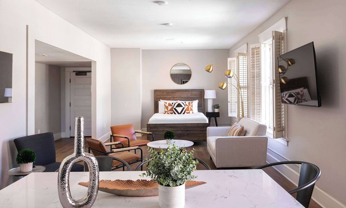 Gaslamp Quarter Hotel | Chic 2BR Suite in the Heart of Gaslamp