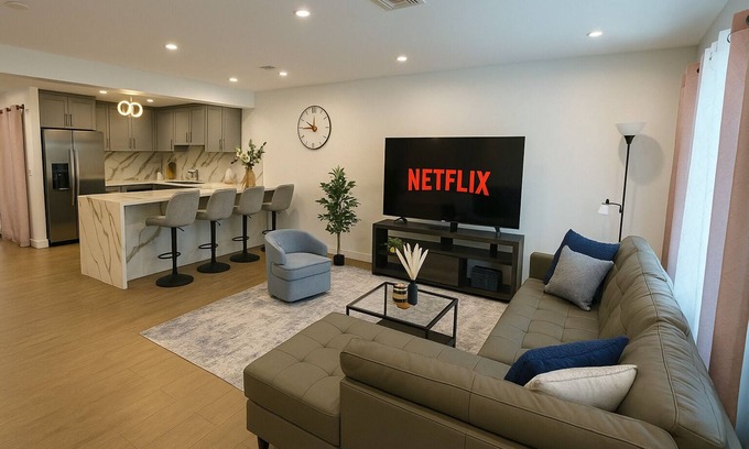 Encino House | Chic 3BR/2BA Home in Encino