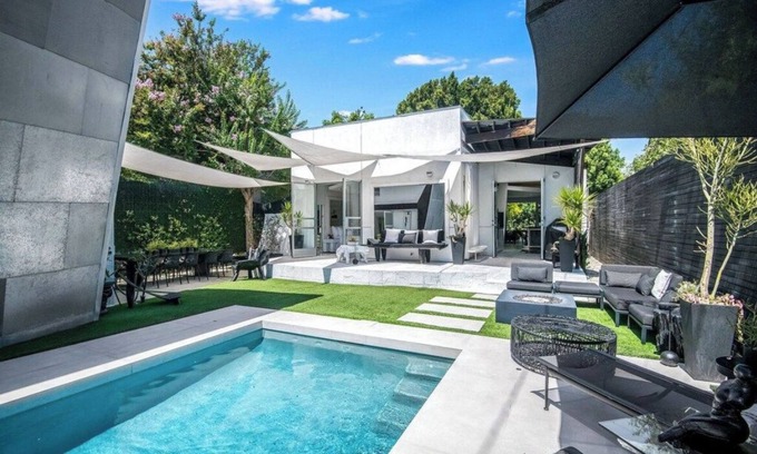 West Hollywood House | Chic Gated W Hollywood 3BD Villa w/Pool, Hot tub & Guest House
