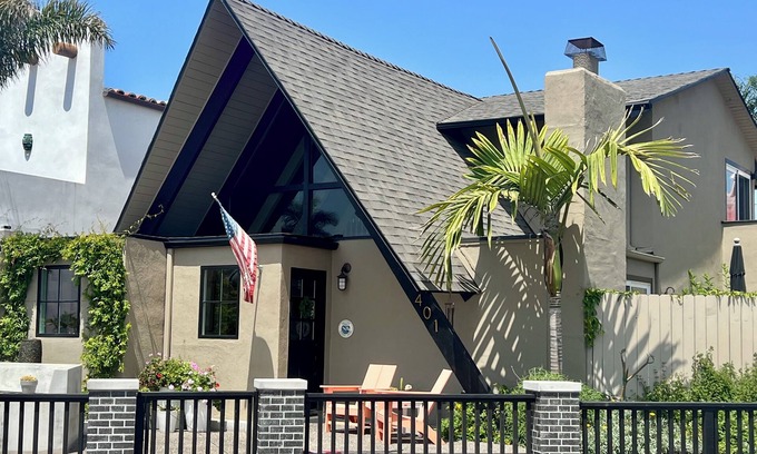 Newport Shores House | Classic A-Frame Newport Shores House - walk to the beach!
