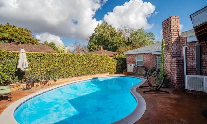 Bixby Knolls House | Classic Bixby Highlands Pool Home in Long Beach! home