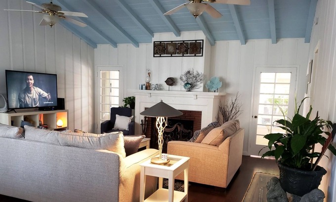 Laguna Beach House | Classic Laguna Beach Cottage 3 bd.-1.5 bath, 1.5 blks to beach, Village... WiFi