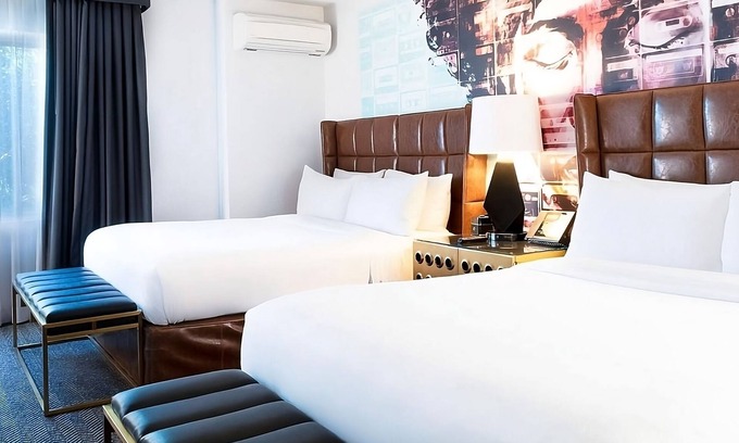 Norma Triangle Apartment | Classic Reunion at the Rooftop Poolside Bar, 4 Relaxing Units w/Balcony