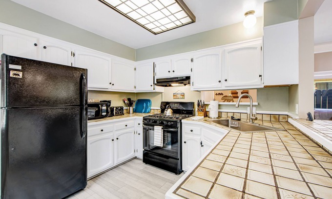 Woodlands Cabin | Classy home with hot tub, tiered decks, firepit, fenced yard & 2 dogs welcome