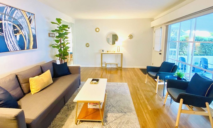 Los Altos House | Clean modern š w Backyard āļøAC+Parking+W&DāļøCentral location