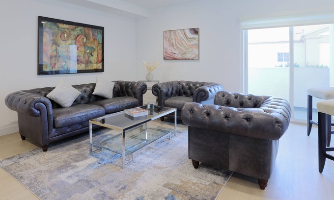 Larchmont Apartment | Close to K-Town 3B4B Vast Home