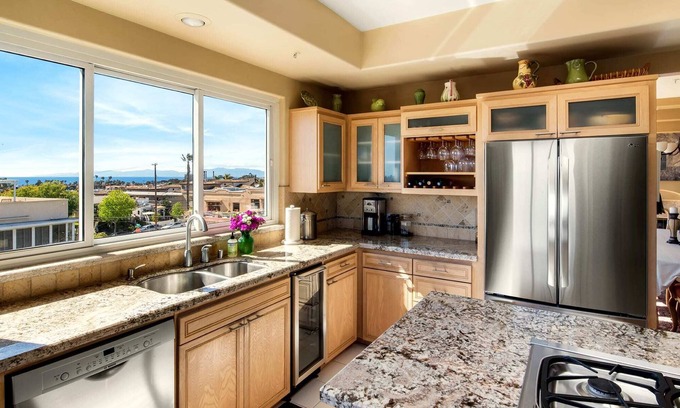 South Redondo House | Coastal Redondo Beach Home with Ocean Views