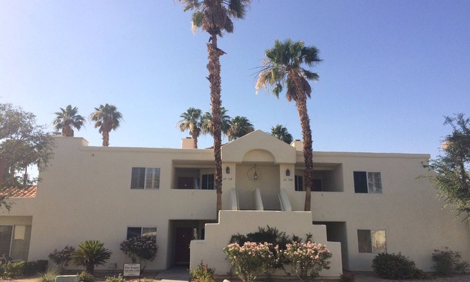 Palm Desert Condo | Condo Oasis at Desert Breezes Resort near Indian Wells Tennis Center