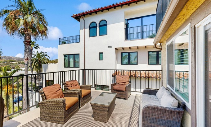 San Clemente Condo | Contemporary condo with outdoor living area - 2 blocks to beach access