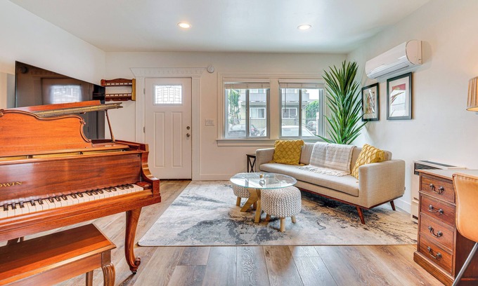 Downtown Los Angeles House | Convenient Los Angeles Retreat ~ 1 Mi to Downtown!