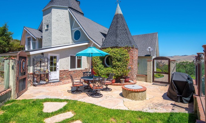 Callender House | Country Castle: 4 acres, Gorgeous Views, Close to Town and Ocean