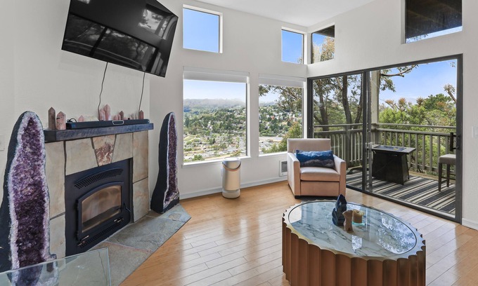Tamalpais-Homestead Valley Condo | Cozy 1-bedroom Mountain View condo in Sausalito / SF - 15 Min