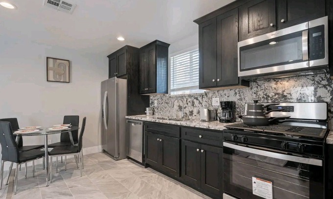 Park Mesa Heights House | Cozy and charming newly built house in Los Angeles with all essential amenities