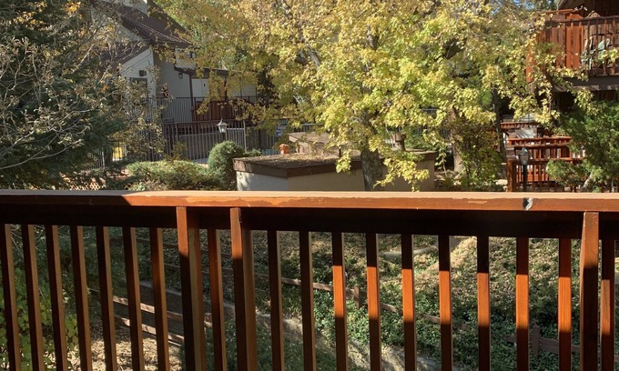 Summit Estates House | Cozy Big Bear home next door to snow summit