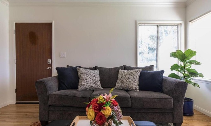 Burbank Apartment | Cozy Cottage - Full Kitchen & At-Home Comfort