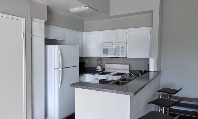 Burbank Apartment | Cozy LA Getaway. Your Home!