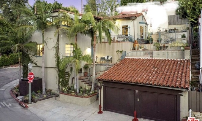 Hollywood Hills House | Cozy Mediterranean 1ba-2ba in the Heart of Hollywood! Very Conveniently Located.