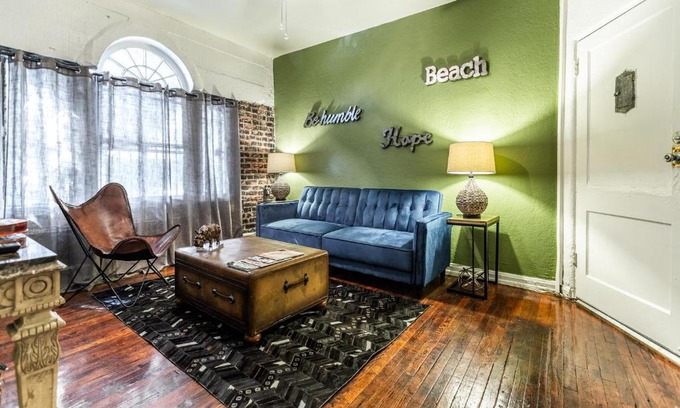 Larchmont Apartment | COZY ONE BEDROOM APARTMENT (102)