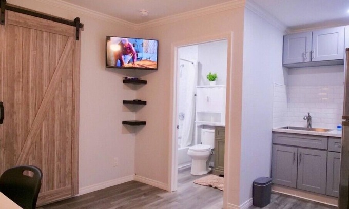 Los Angeles Apartment | Cozy Posh Suite near DTLAn