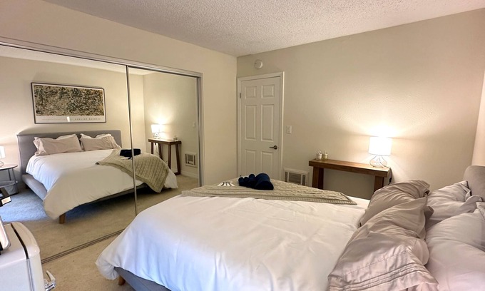 Marina del Rey Apartment | Cozy room in the heart of ocean!